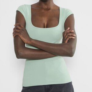 NWT Aritzia Contour Scoopneck Top